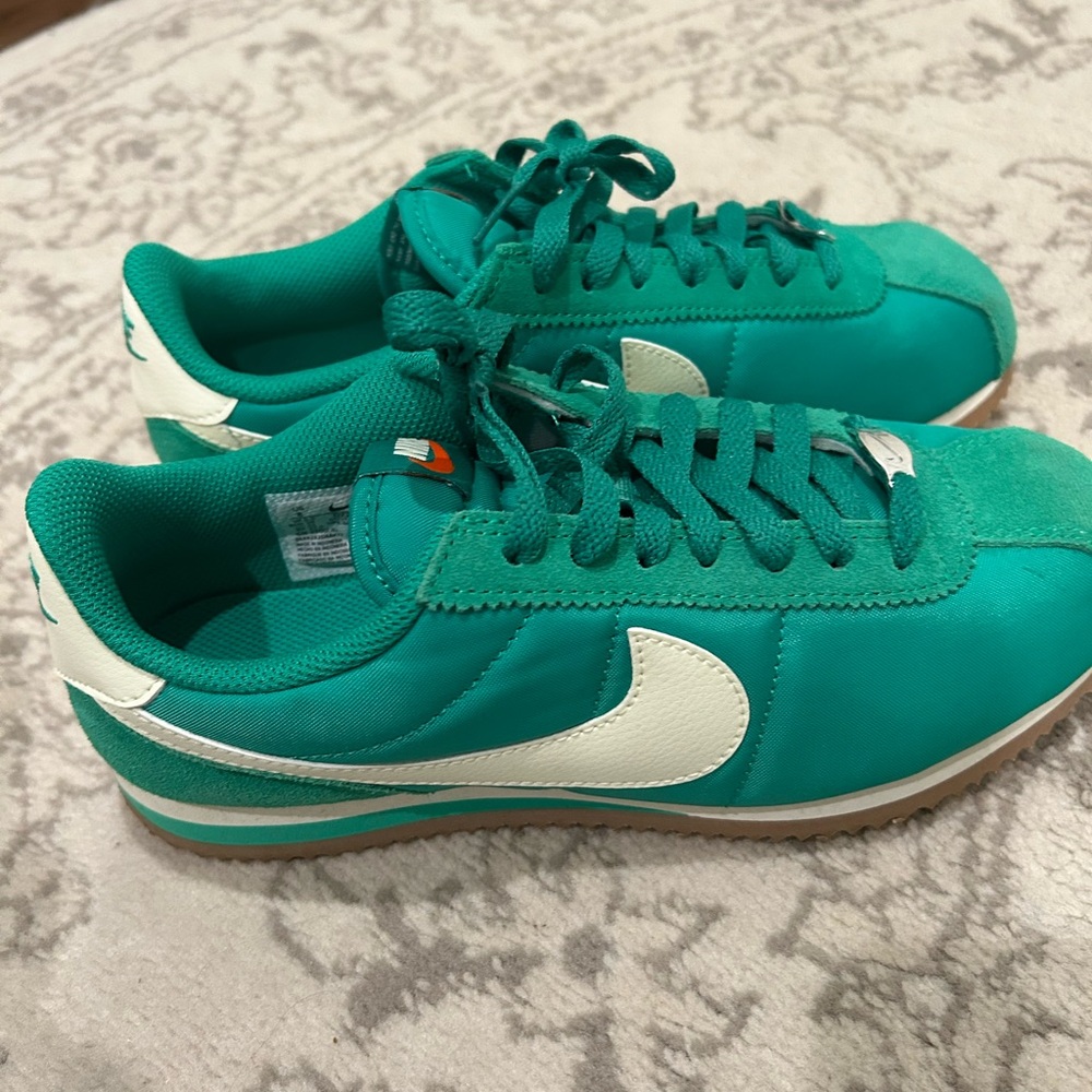 Nike Teal Sneakers with Cream Accents